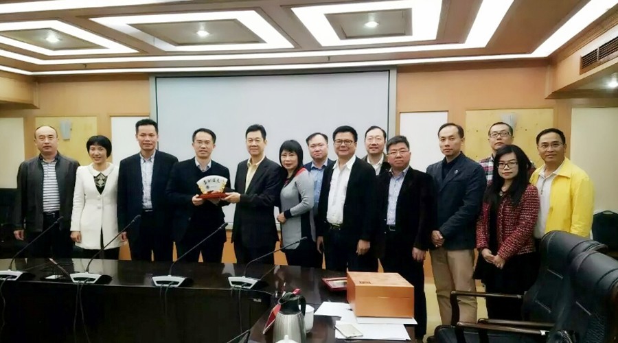 商会赠与纪念品2_副本.jpg